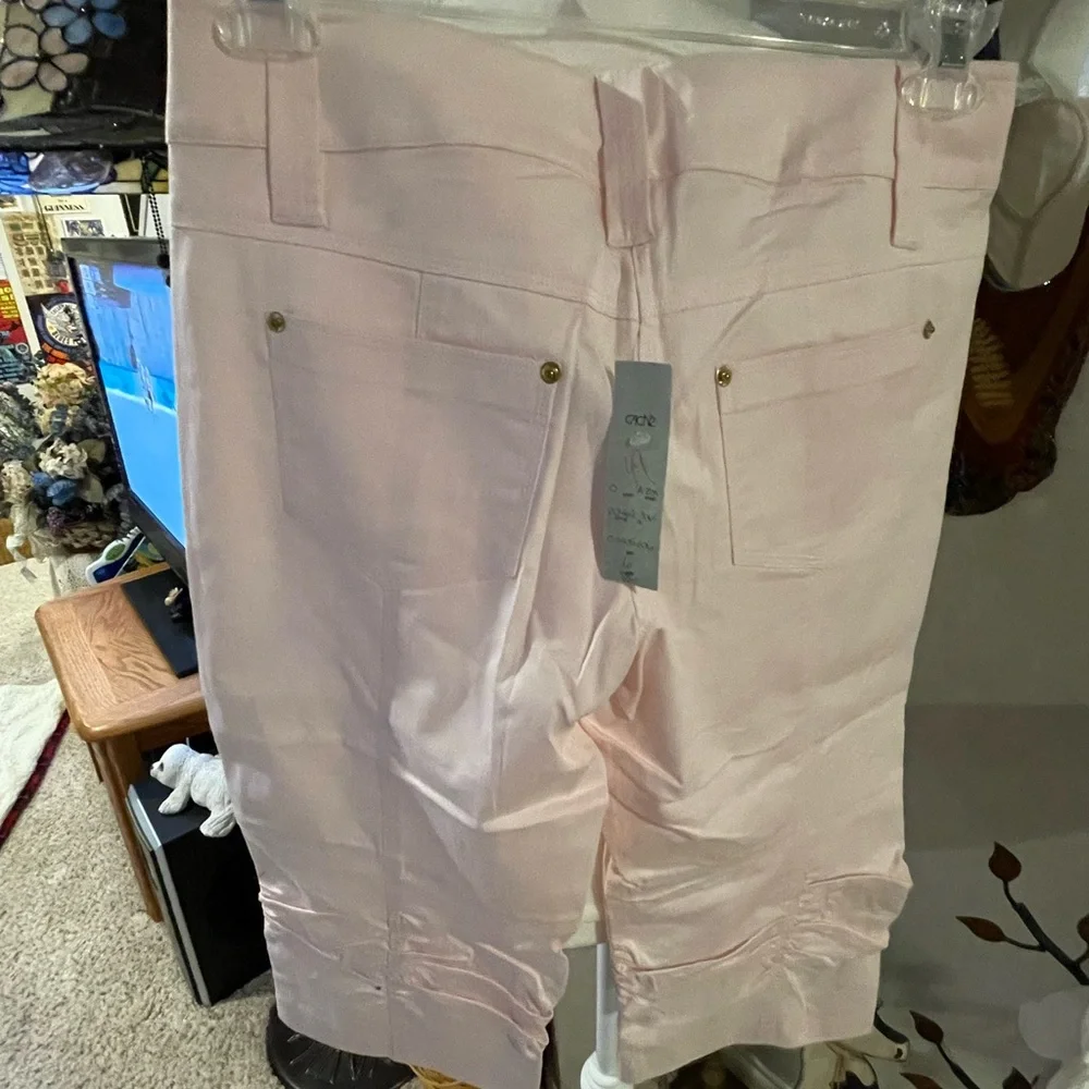 🆕🆕💕Cach’e Shorts - Picture 2 of 5